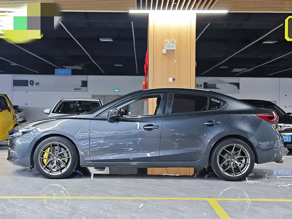 Mazda 3 Axela Sedan 2.0 L Auto Distinguished CN-V