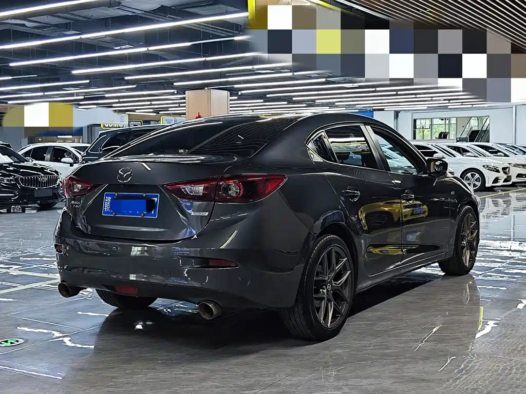 Mazda 3 Axela Sedan 2.0 L Auto Distinguished CN-V