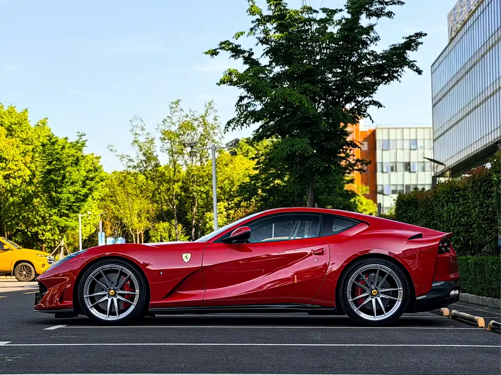 Ferrari 812 6.5 L Superfast