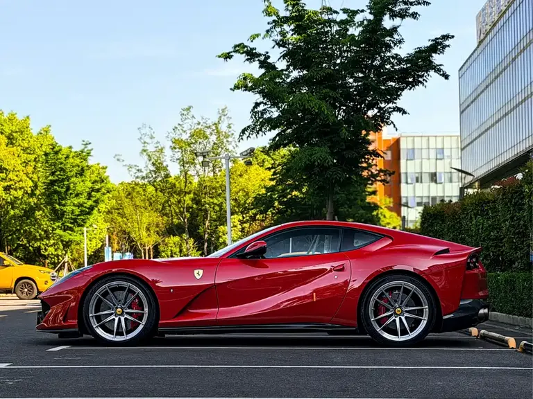 Ferrari 812 6.5 L Superfast