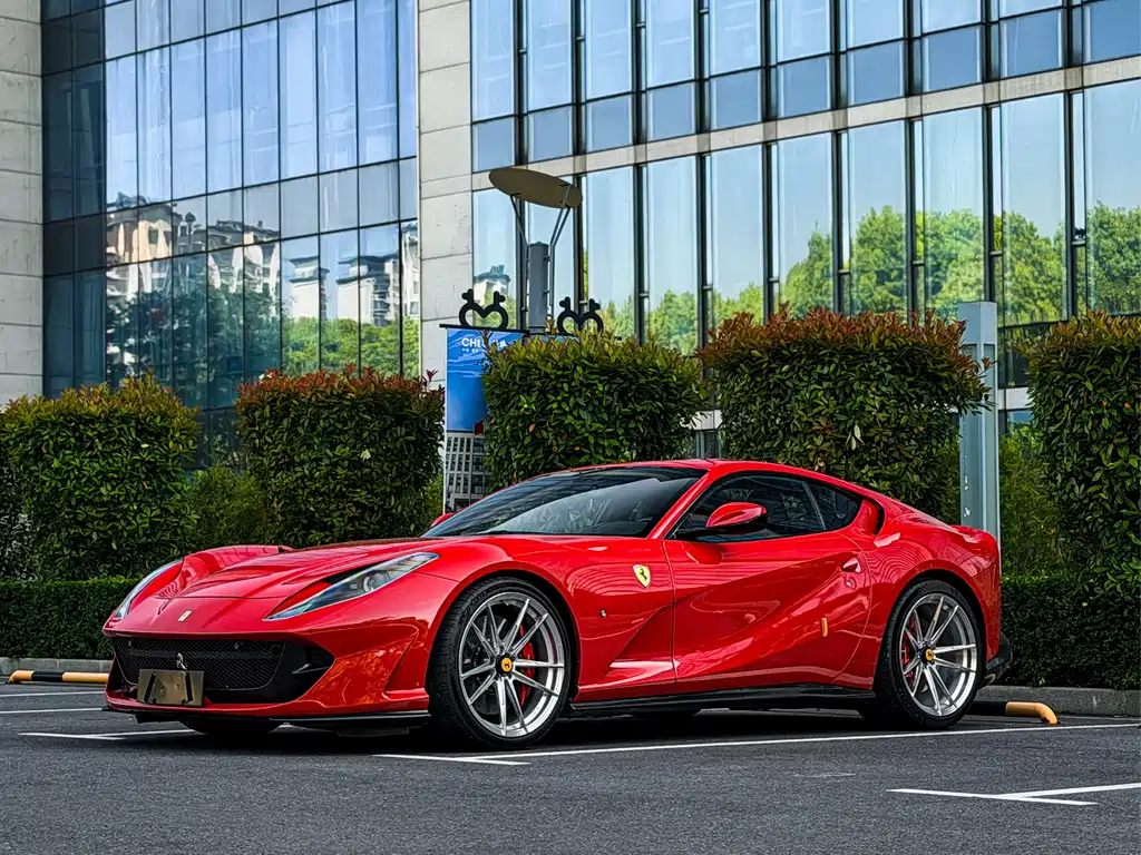 Ferrari 812 6.5 L Superfast