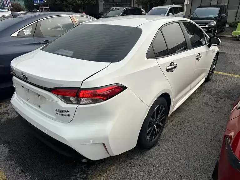 Toyota Levin Dual Engine 1.8 H E-CVT Progressive