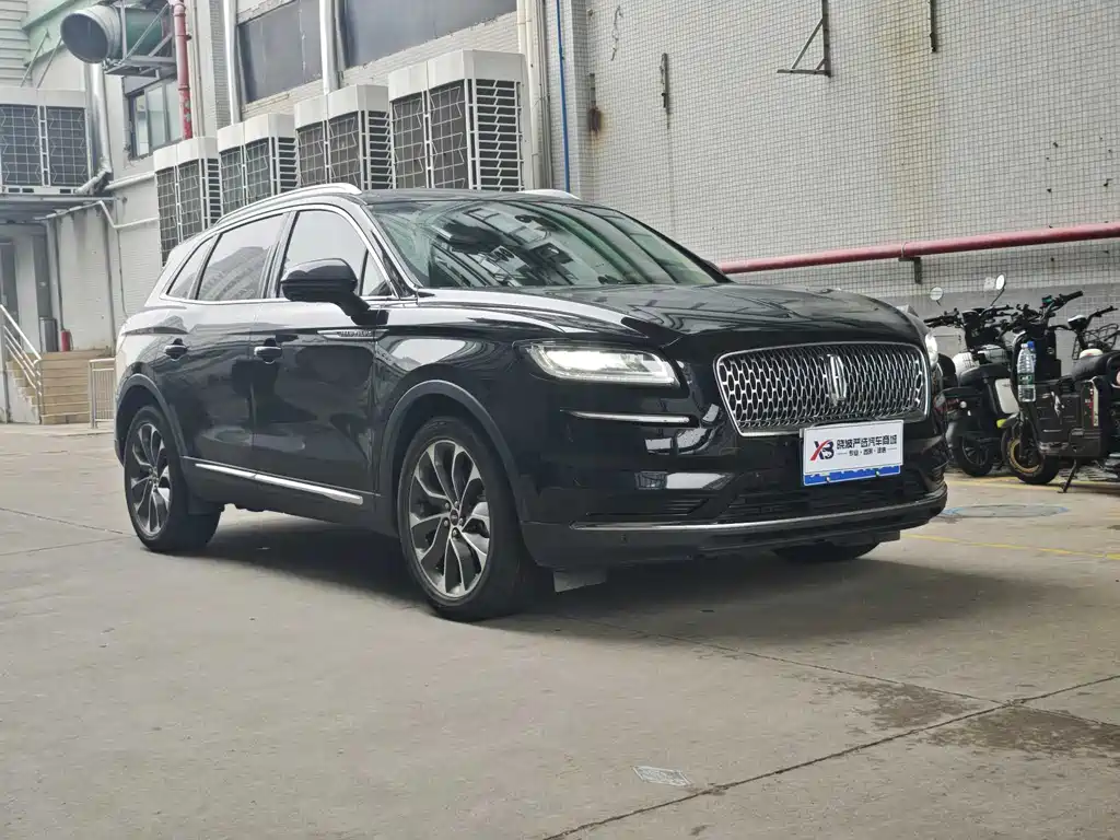 Nautilus 2.0 T 4 WD Premium
