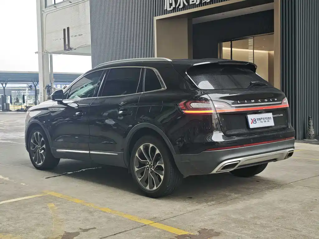 Nautilus 2.0 T 4 WD Premium