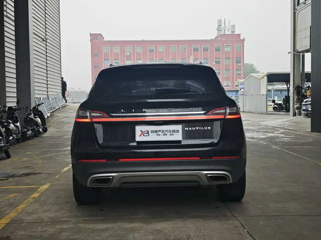 Nautilus 2.0 T 4 WD Premium
