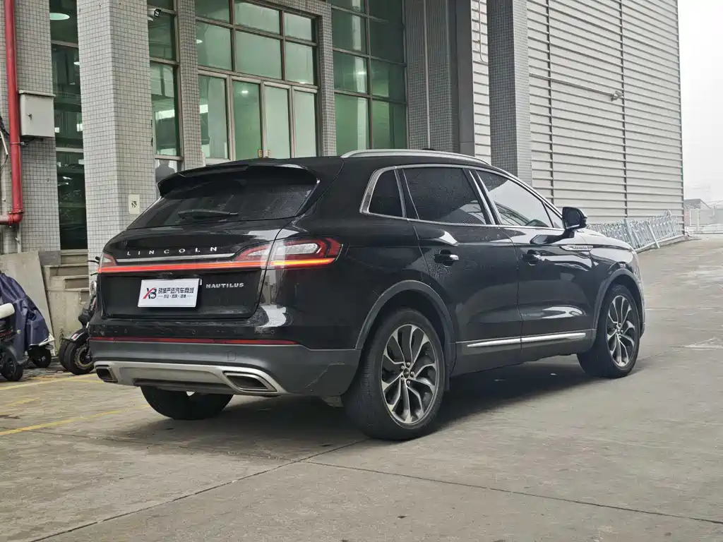 Nautilus 2.0 T 4 WD Premium