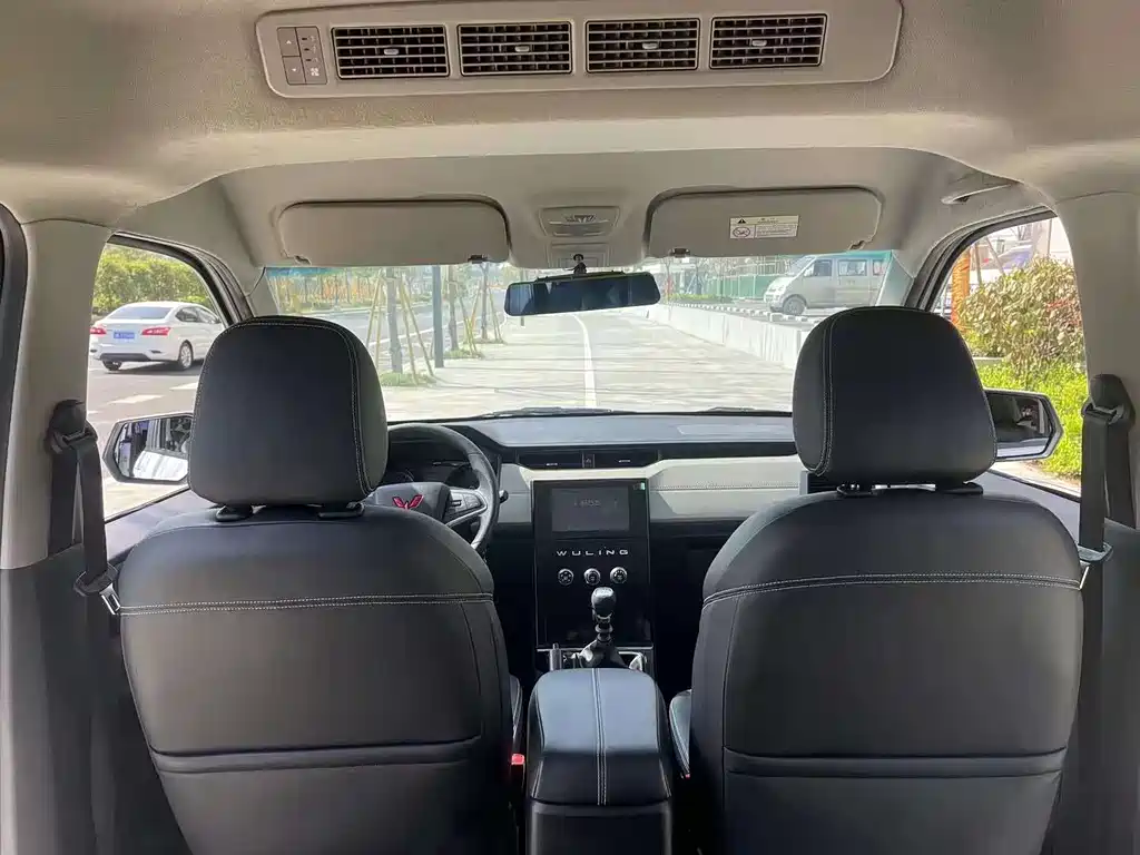 Wuling Journey 1.5 T Manual Luxury