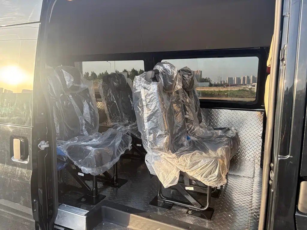 JMC Fushun 2.0 T Manual Multi-purpose Passenger MWB Mid High Roof 6-7-seat