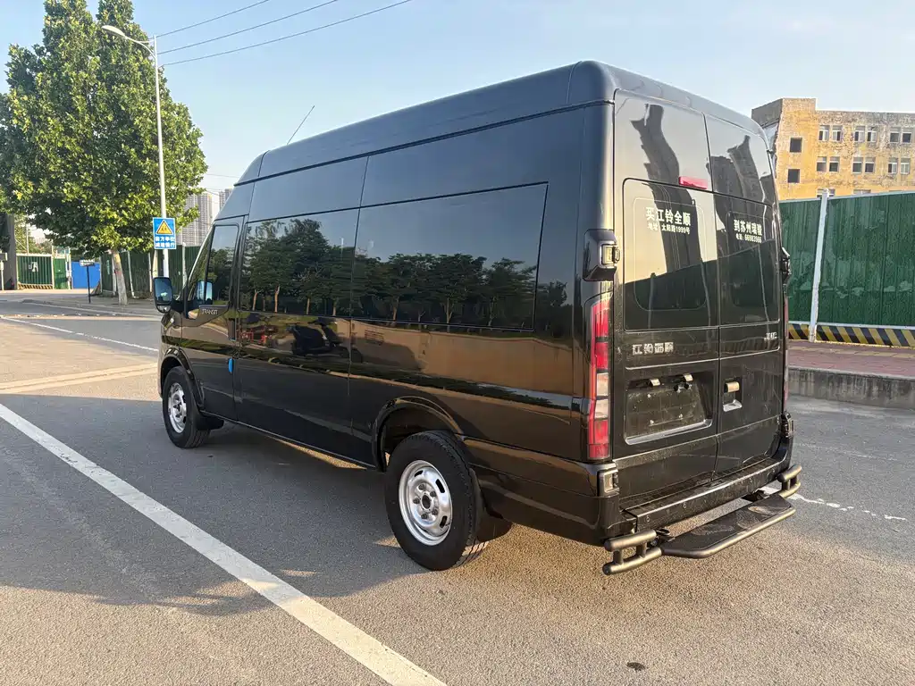 JMC Fushun 2.0 T Manual Multi-purpose Passenger MWB Mid High Roof 6-7-seat