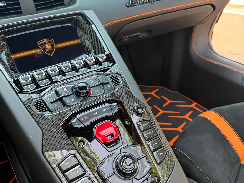 Aventador LP 700-4 Roadster