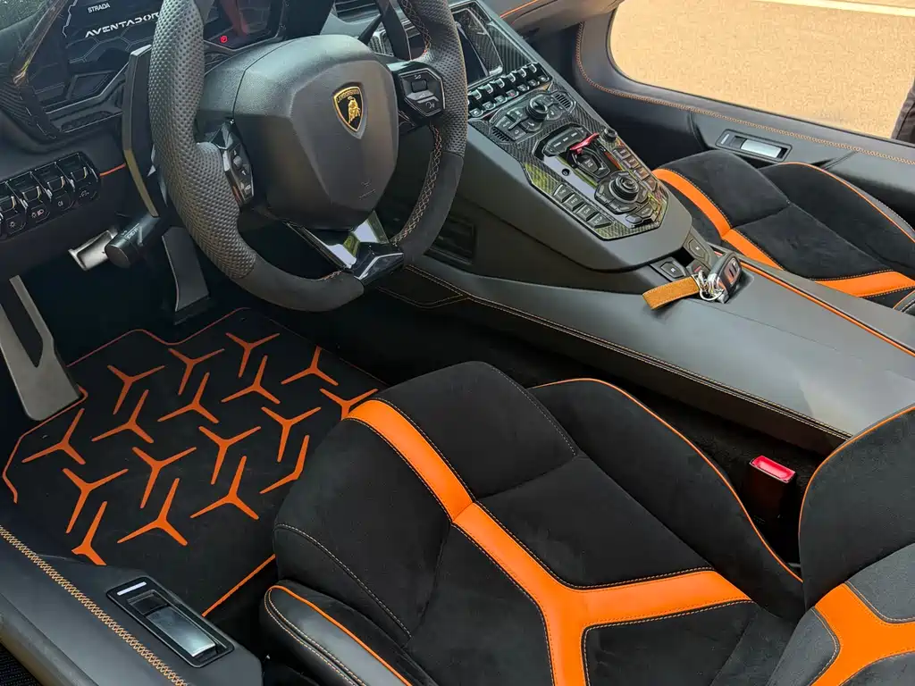 Aventador LP 700-4 Roadster