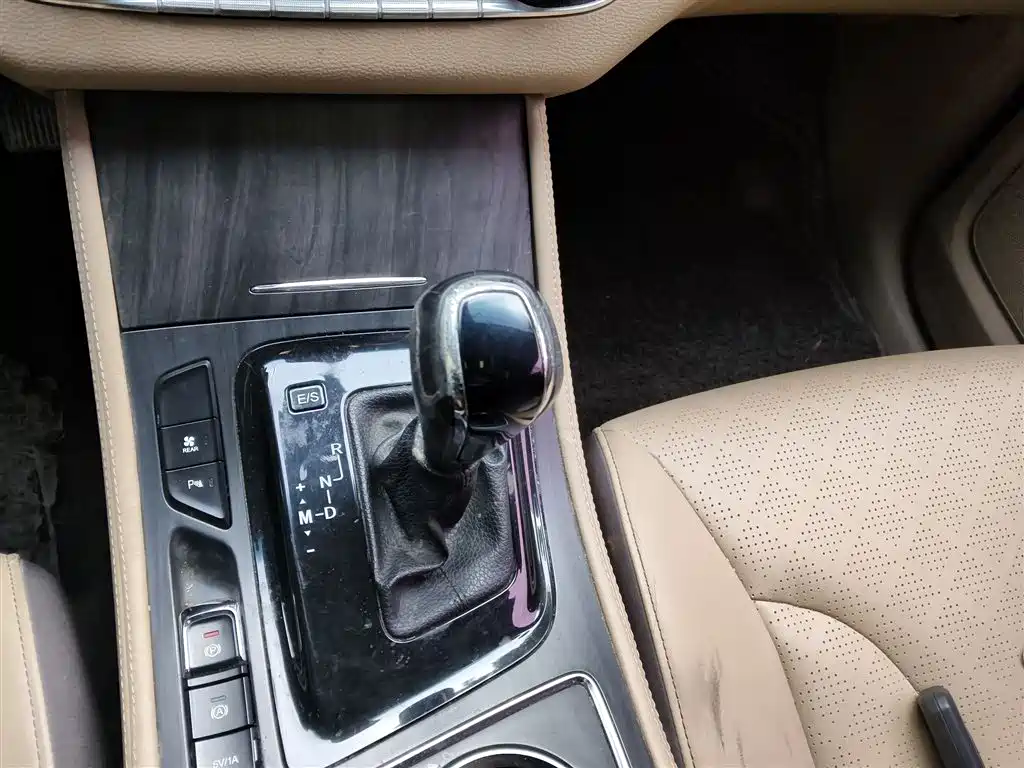 Baojun 730 1.8 L iAMT Premium 7-seat