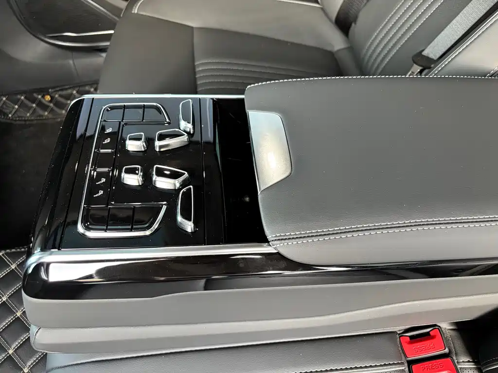 Hongqi H9 2.0 T Connected Flagship Enjoyment