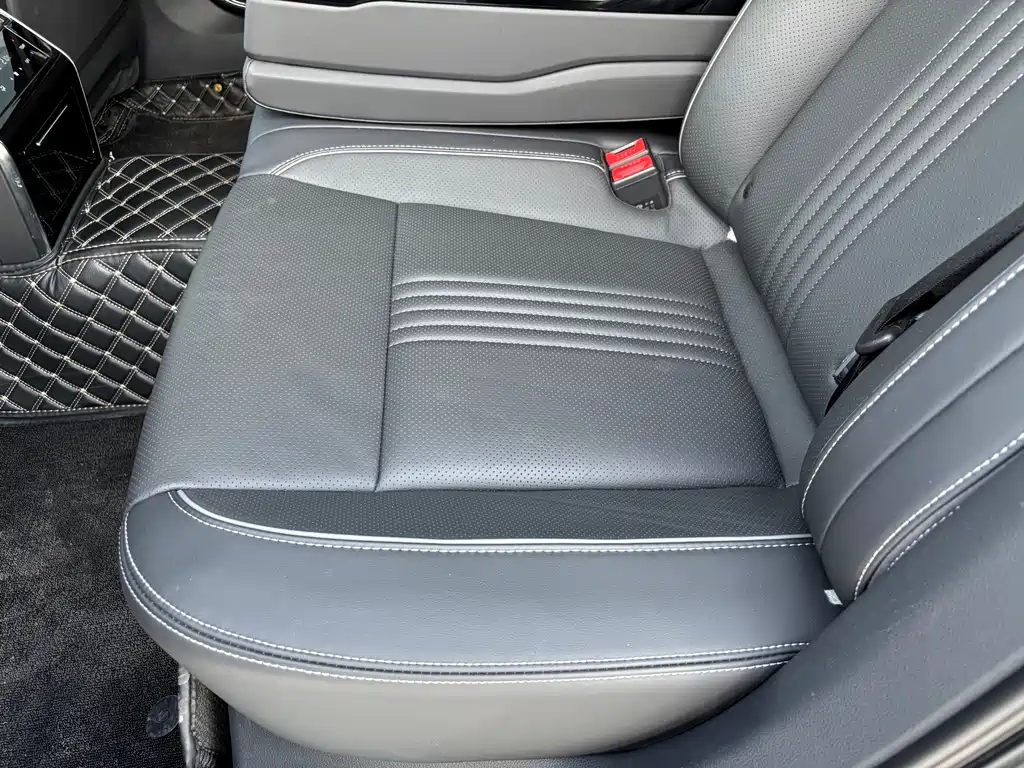 Hongqi H9 2.0 T Connected Flagship Enjoyment