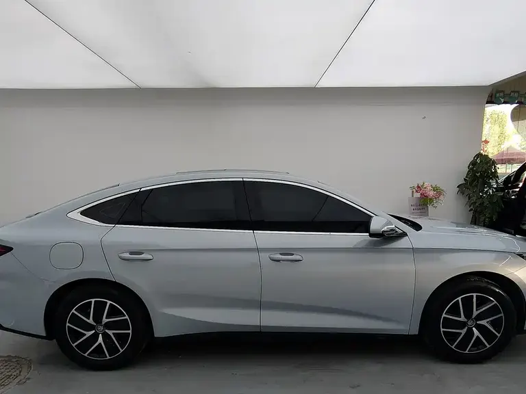 BYD Qin L DM-i 120 KM Leading