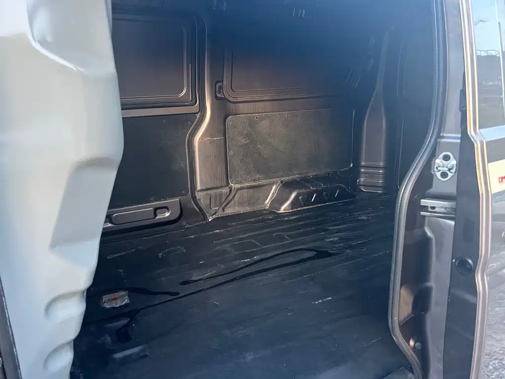 Xiaohaishi X30 小海狮X30 2024款 1.5 L 财富型厢货 2/5座 前置空调