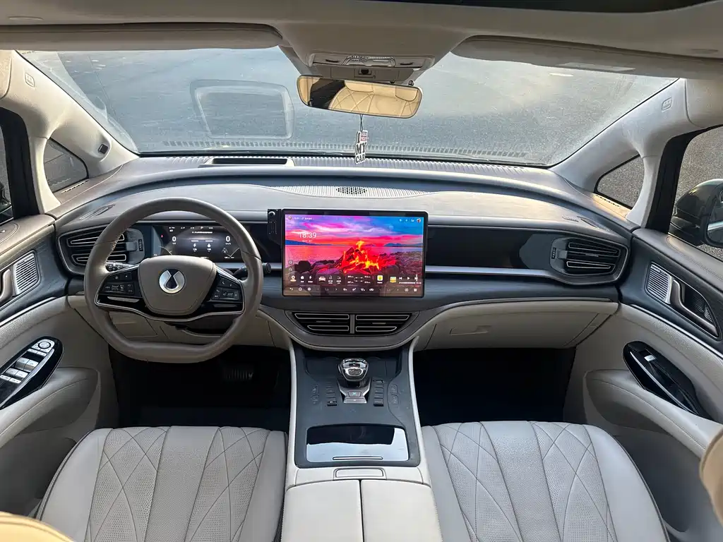 Denza D9 DM-i 970 4 WD Flagship