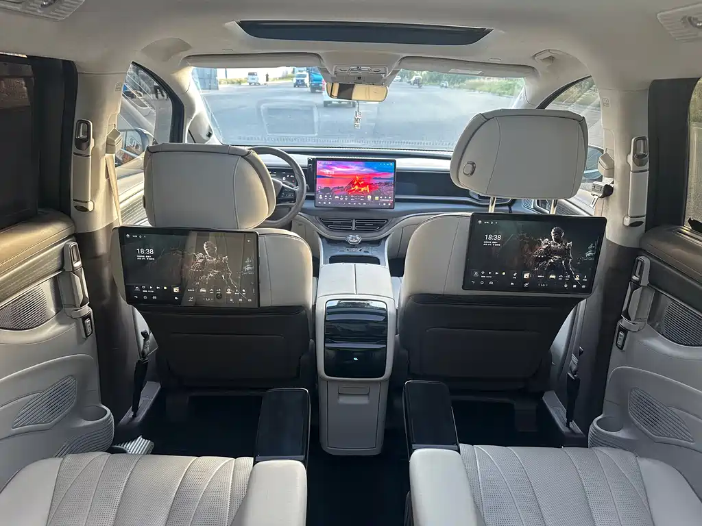 Denza D9 DM-i 970 4 WD Flagship