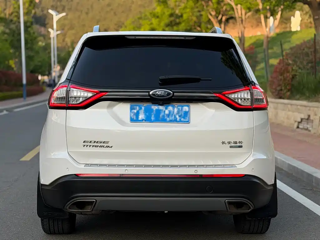 Edge EcoBoost 245 4 WD Supreme Sharp 7-seat