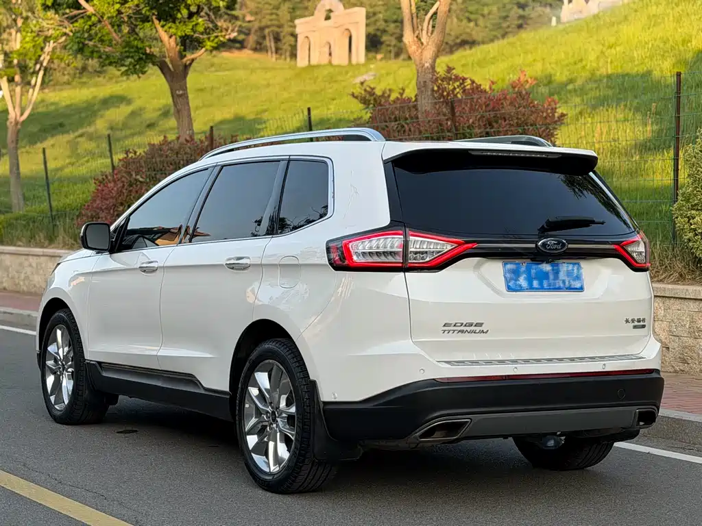 Edge EcoBoost 245 4 WD Supreme Sharp 7-seat