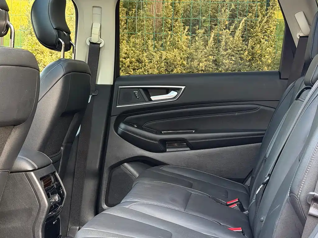 Edge EcoBoost 245 4 WD Supreme Sharp 7-seat