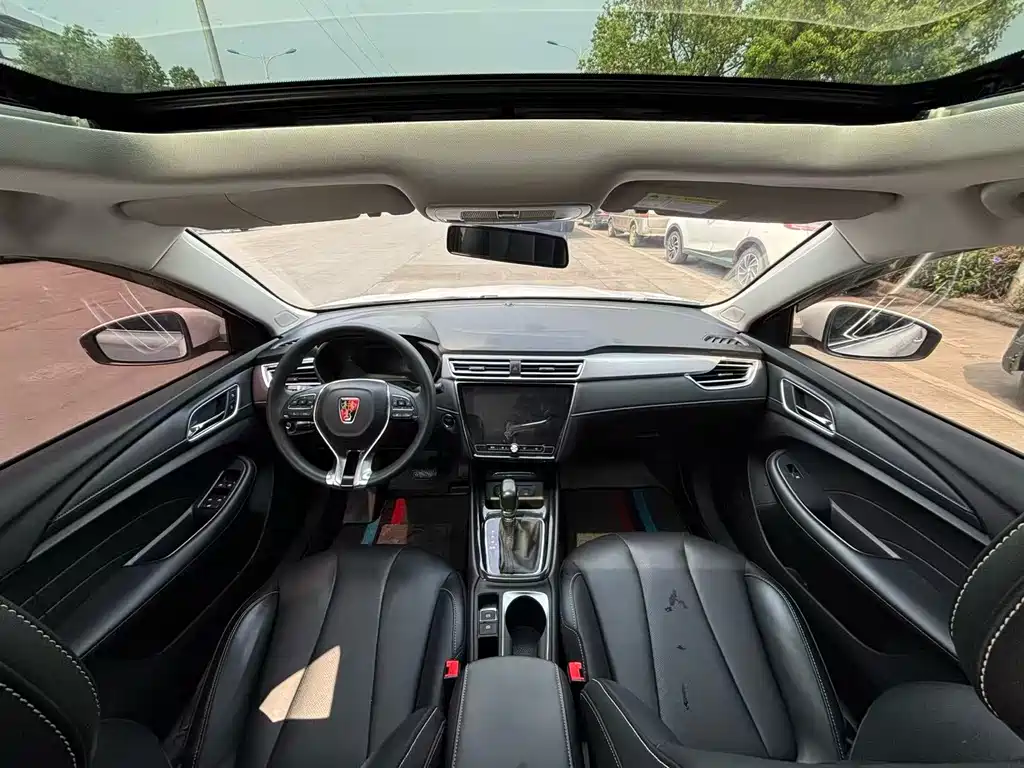 Roewe i5 1.5 L Auto 4 G Connected Leading Luxury Flagship