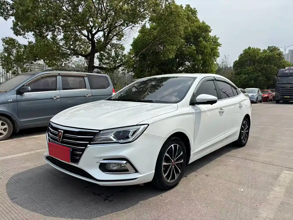 Roewe i5 1.5 L Auto 4 G Connected Leading Luxury Flagship
