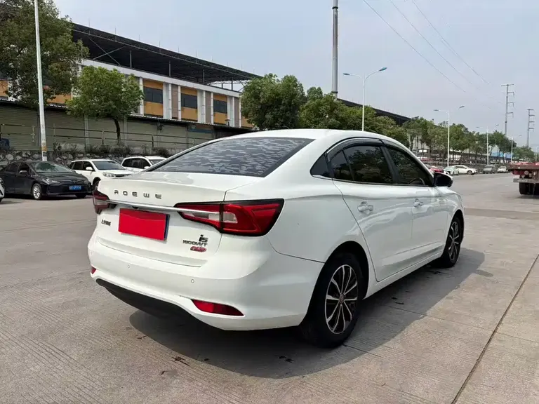 Roewe i5 1.5 L Auto 4 G Connected Leading Luxury Flagship