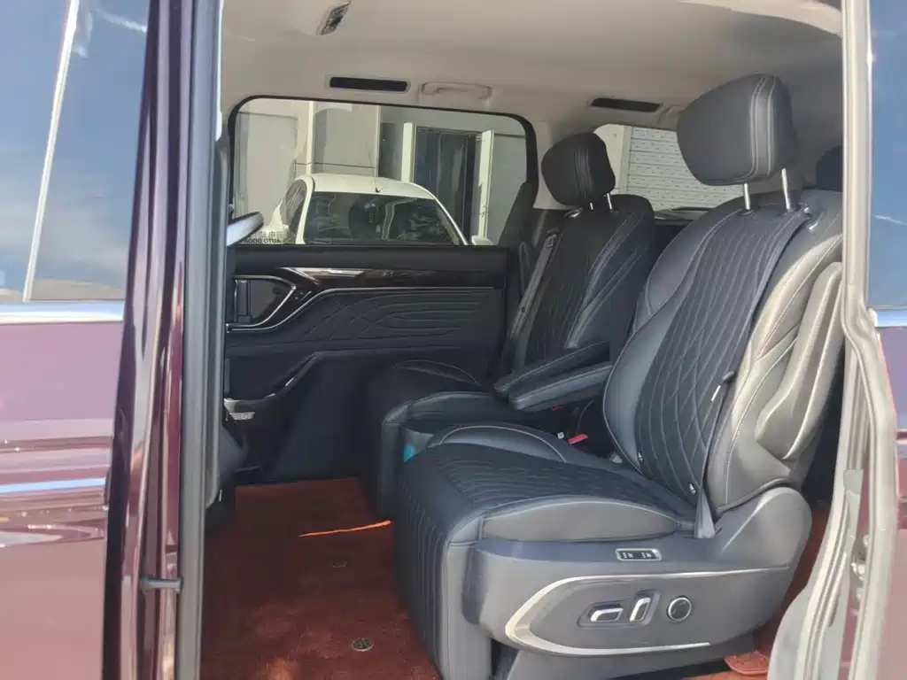 Maxus G90 大通G90 2023款 2.0 T 星河七座版