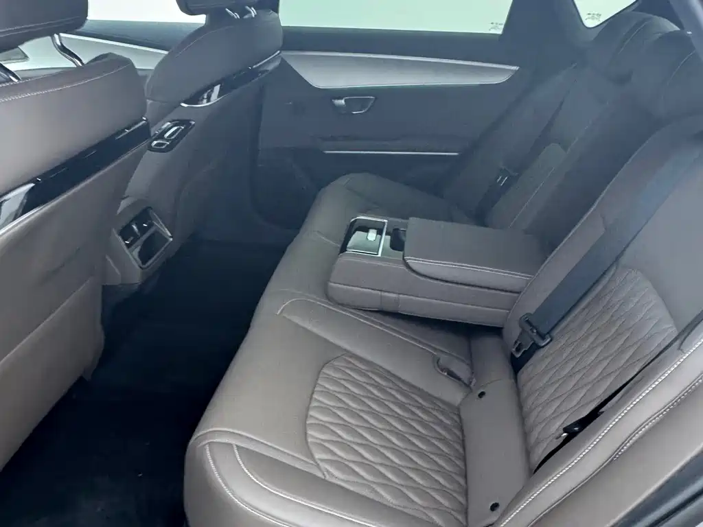 Han DM-i Smart Drive 125 KM Honored