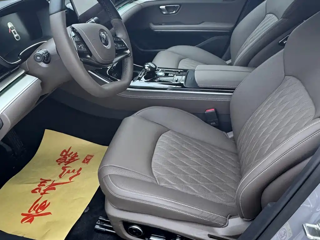 Han DM-i Smart Drive 125 KM Honored
