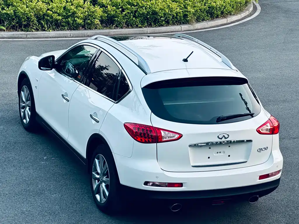 Infiniti QX50 (Import) 2.5 L 2 WD Grace