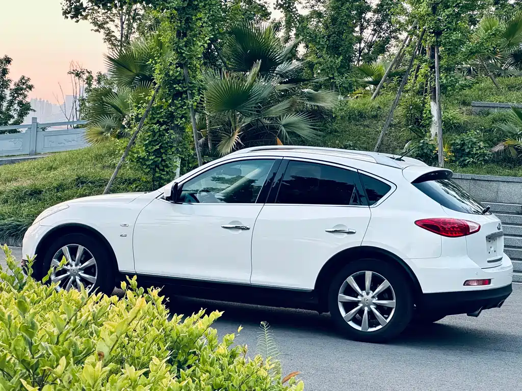 Infiniti QX50 (Import) 2.5 L 2 WD Grace