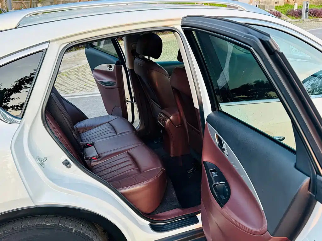 Infiniti QX50 (Import) 2.5 L 2 WD Grace