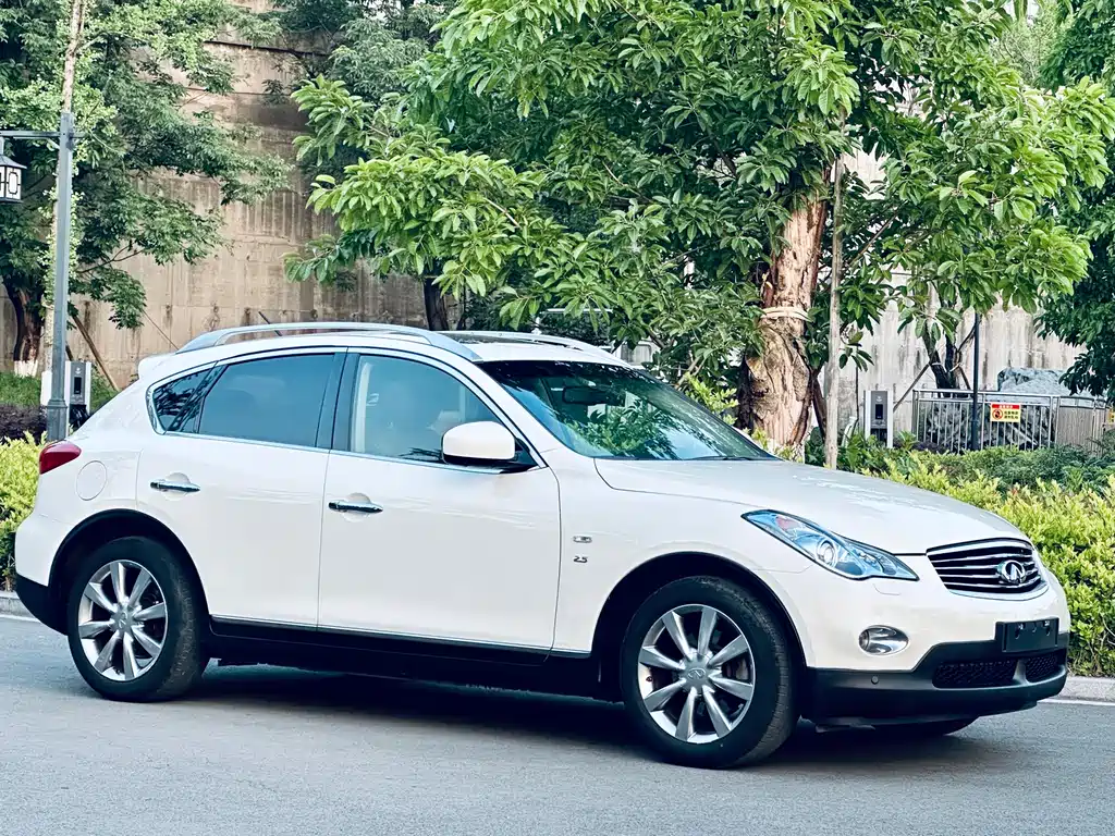 Infiniti QX50 (Import) 2.5 L 2 WD Grace