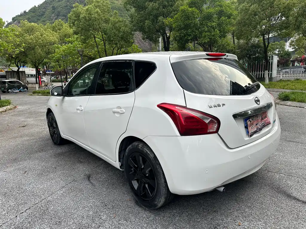 Tiida 1.6 L CVT Comfort