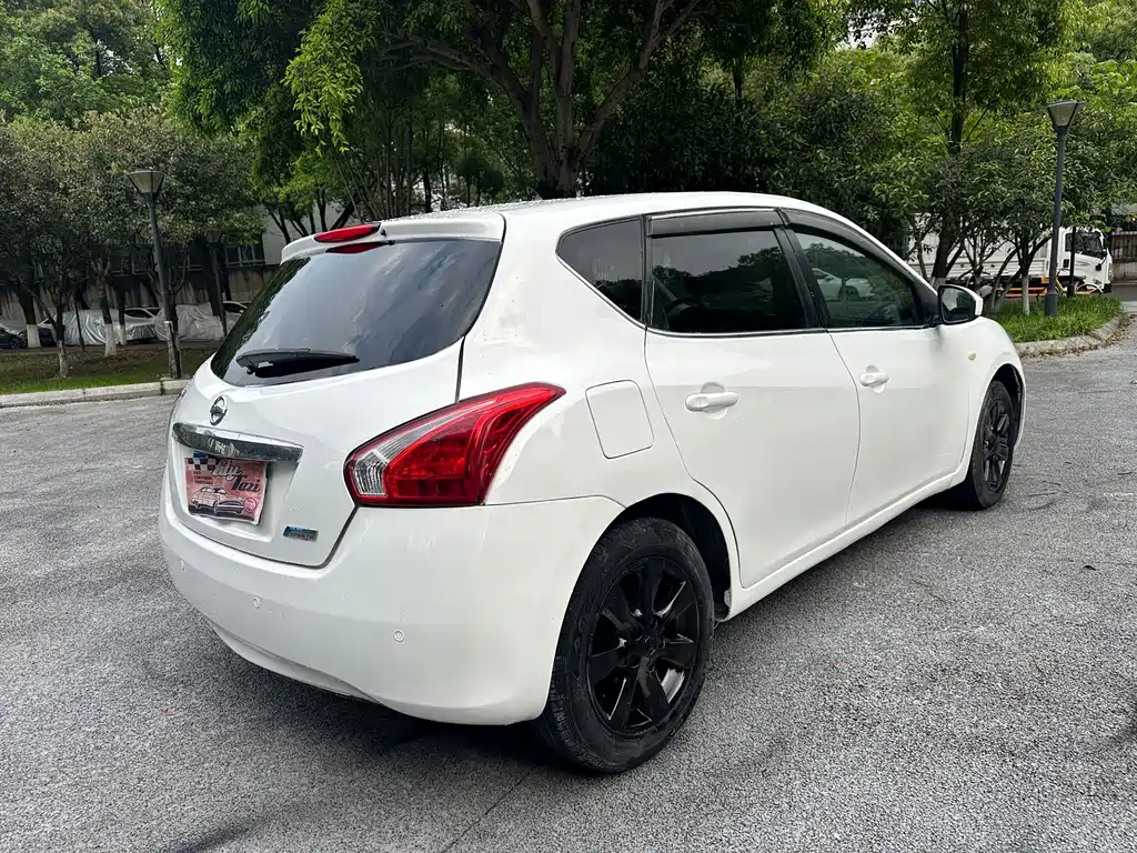 Tiida 1.6 L CVT Comfort