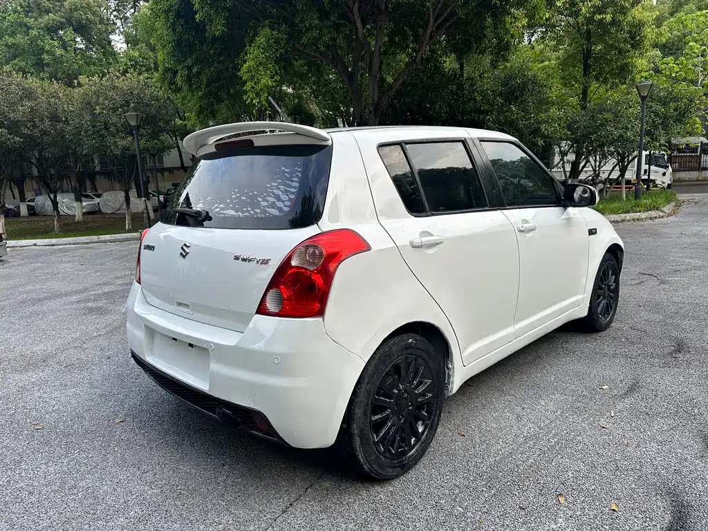 Swift 1.5 L Auto Standard
