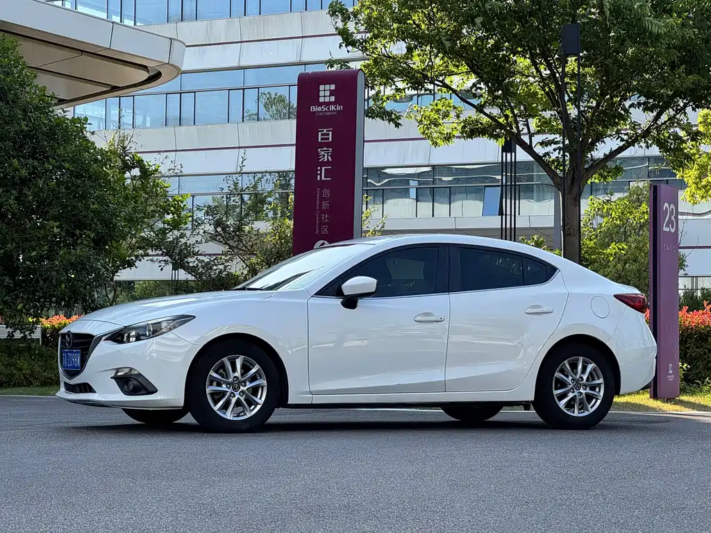 Mazda 3 Axela Sedan 1.5 L Auto Luxury