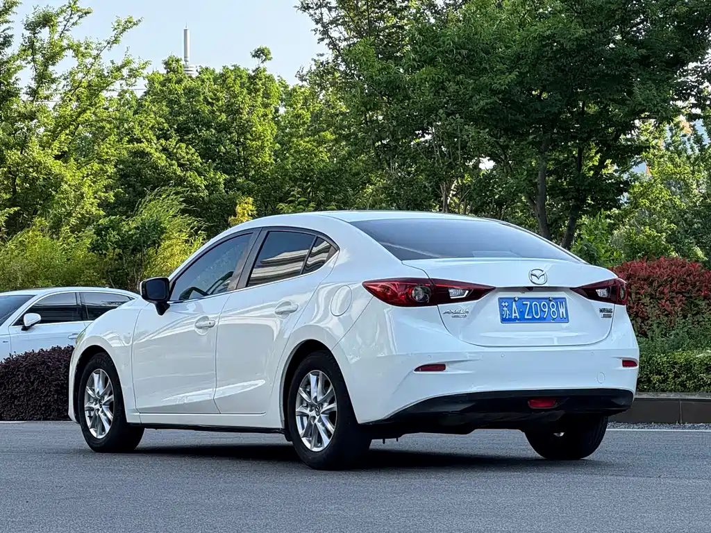 Mazda 3 Axela Sedan 1.5 L Auto Luxury