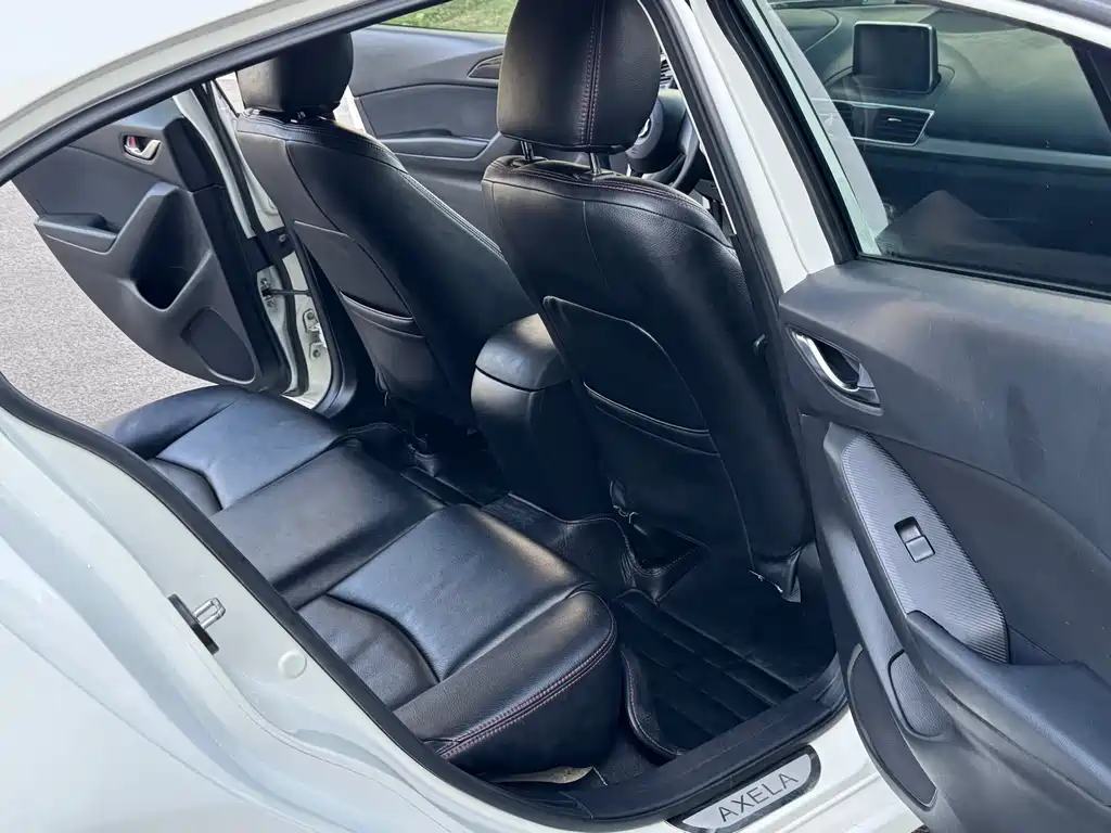 Mazda 3 Axela Sedan 1.5 L Auto Luxury