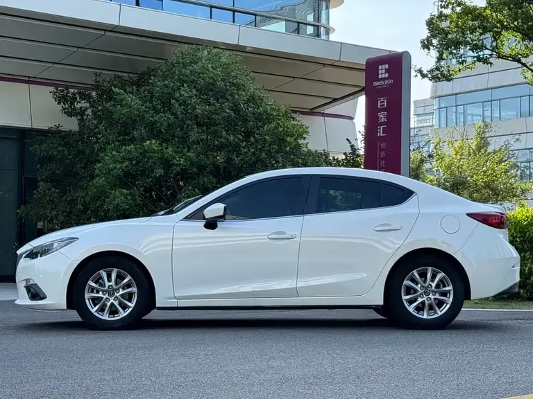 Mazda 3 Axela Sedan 1.5 L Auto Luxury