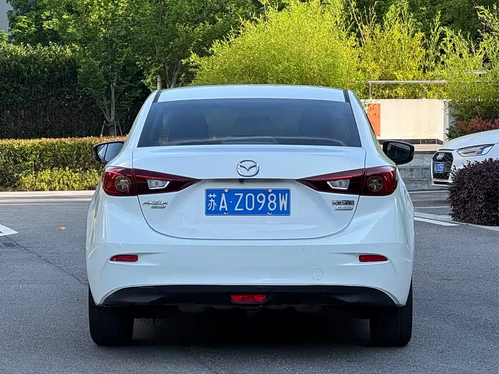 Mazda 3 Axela Sedan 1.5 L Auto Luxury