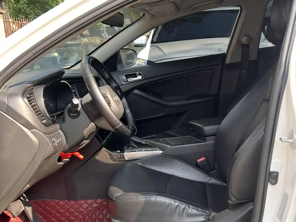 Kia K5 2.0 L Auto Luxury