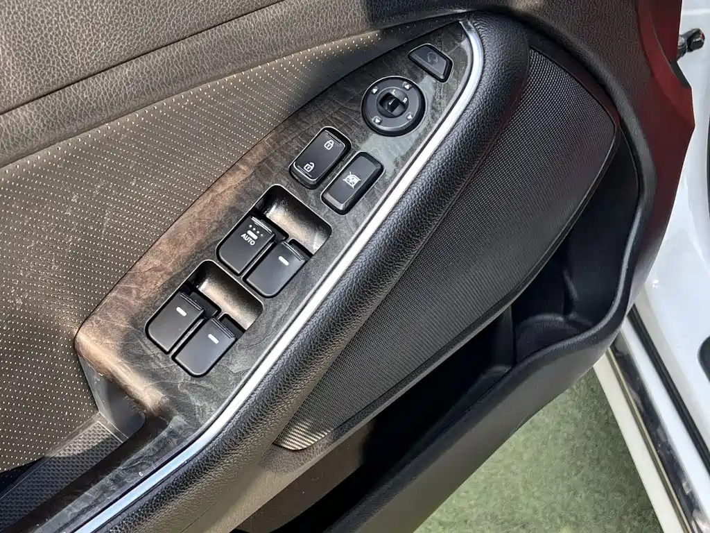 Kia K5 2.0 L Auto Luxury