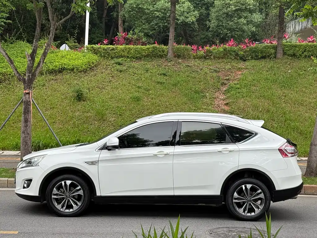 URX 6 SUV 1.8 T Style Value