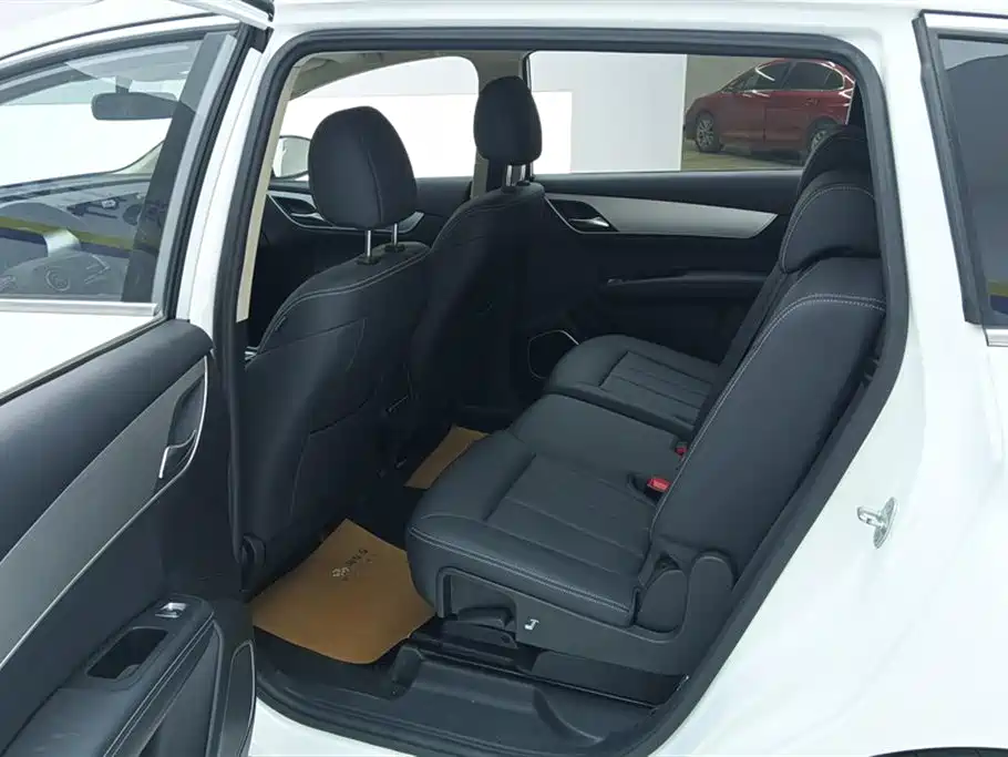 Song MAX Upgraded 1.5 T Auto Luxury 7-seat
