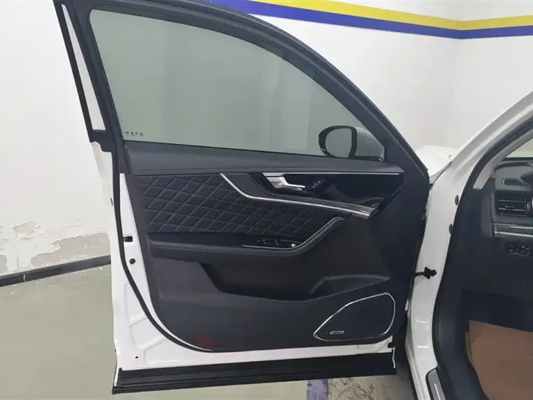 Hongqi HS5 2.0 T Connected Flagship Leading 4 WD