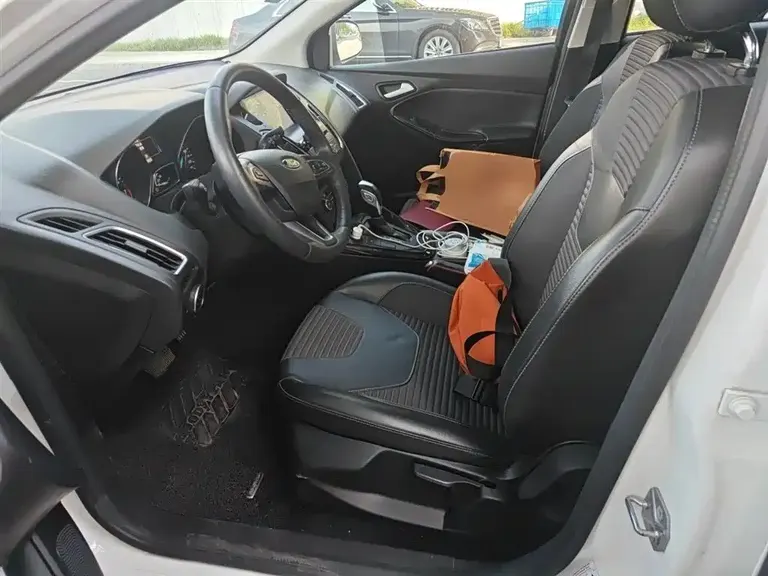 Ford Focus Sedan EcoBoost 180 Auto Elite