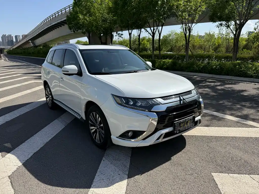 Outlander 2.4 L 4 WD Enjoyment 7-seat